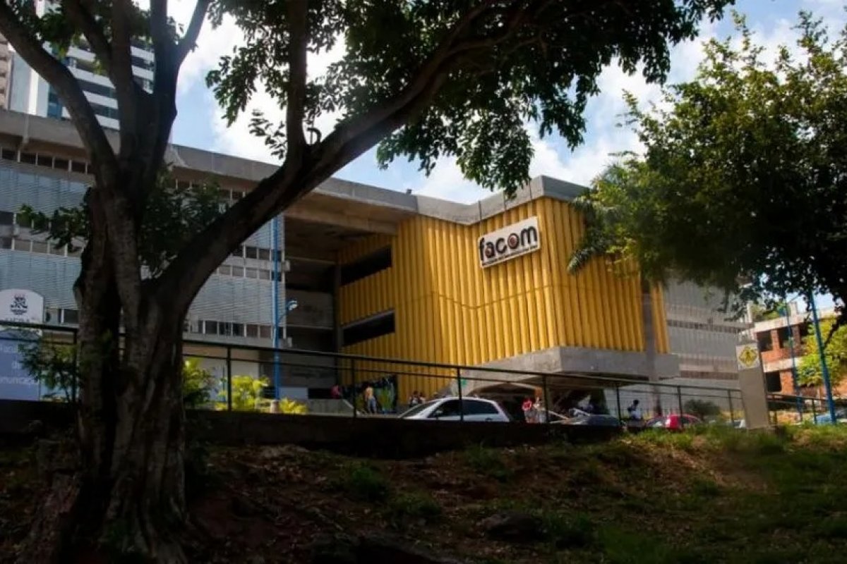 Processo de docente contra estudante trans que a acusou de transfobia é arquivado pela UFBA