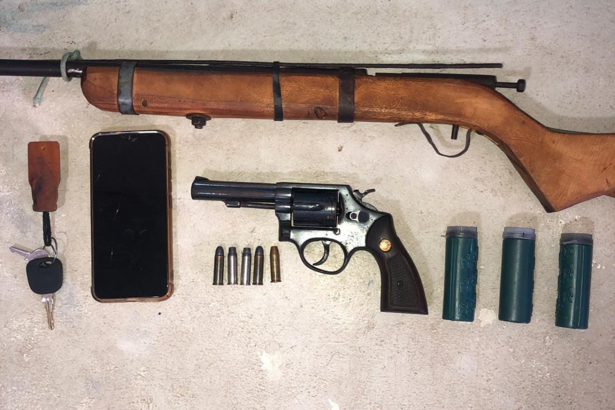 Homem foragido da Justiça é detido com armas de fogo na Bahia