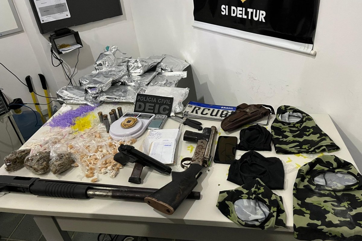 Polícia apreende armas e drogas durante operação no Centro Histórico de Salvador
