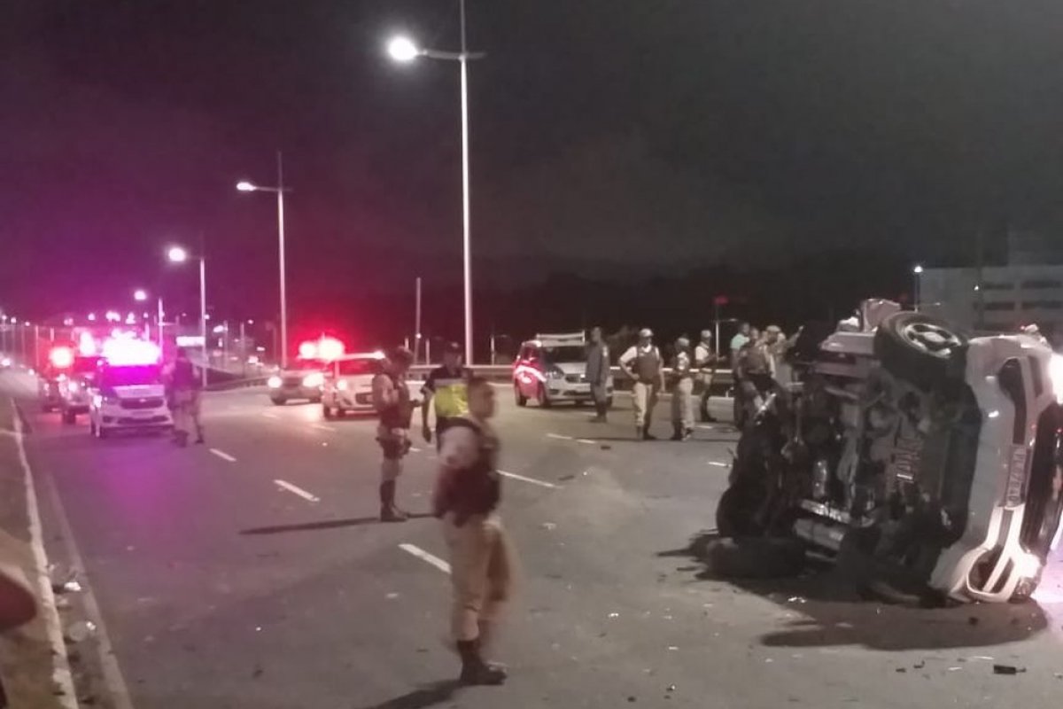 Morre segunda vítima de acidente entre carro e viatura da PM em Salvador 