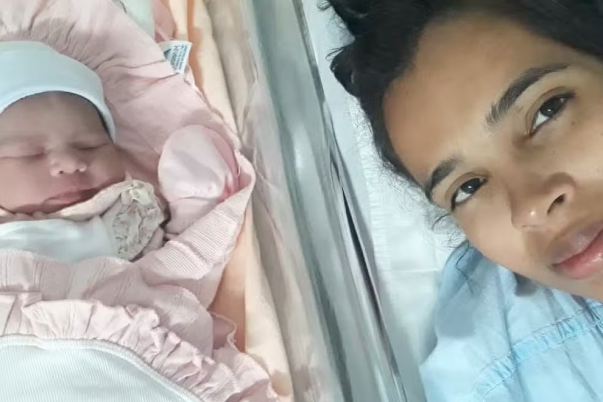 Mulher dá à luz em carro durante viagem por aplicativo