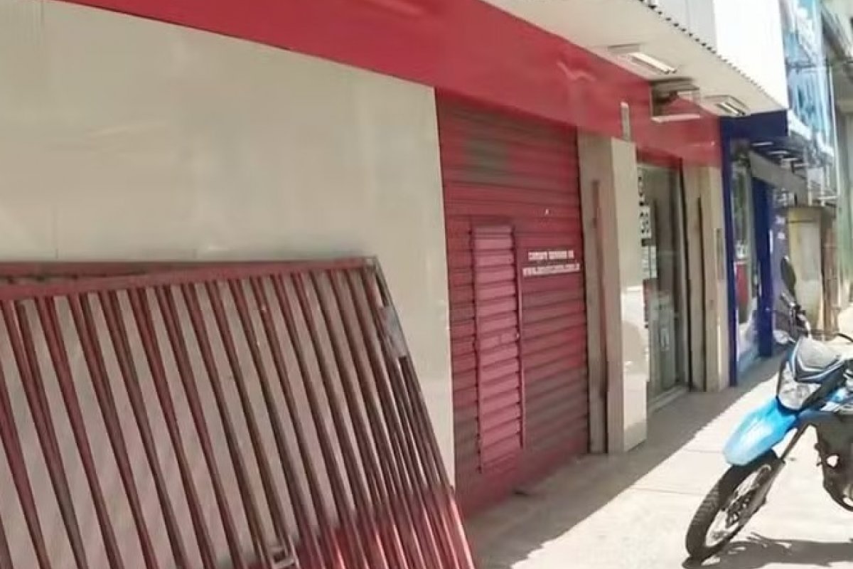 Idoso é morto a tiros durante assalto em loja no Caminho de Areia, em Salvador