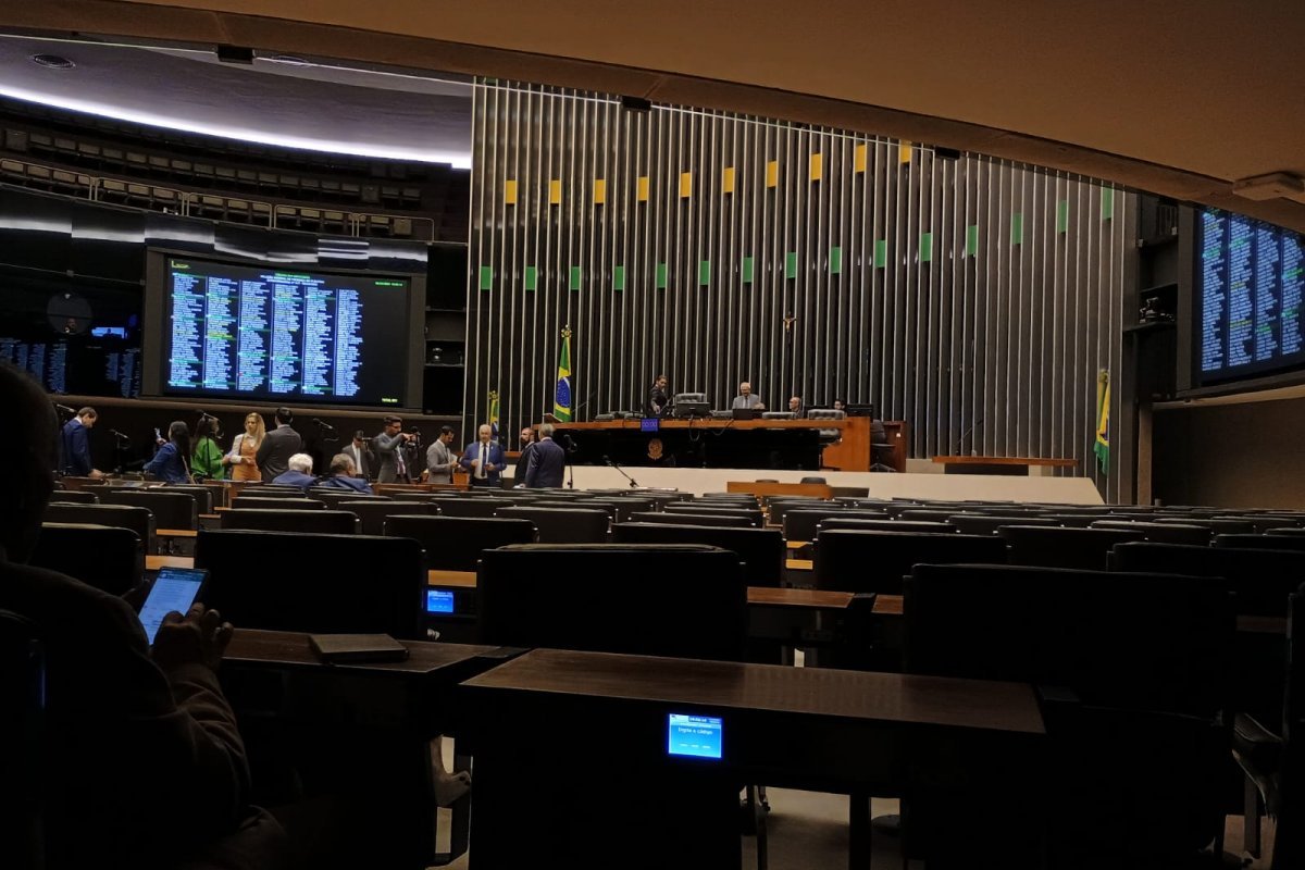 Comissão da Câmara discute bloqueio de R$ 2,9 bilhões em gastos