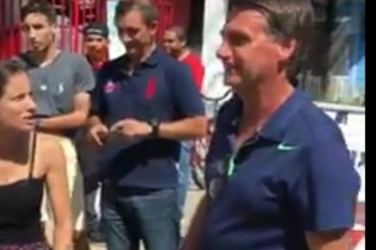 Veja video: Jair Bolsonaro passeia por Angra sem seguranças.