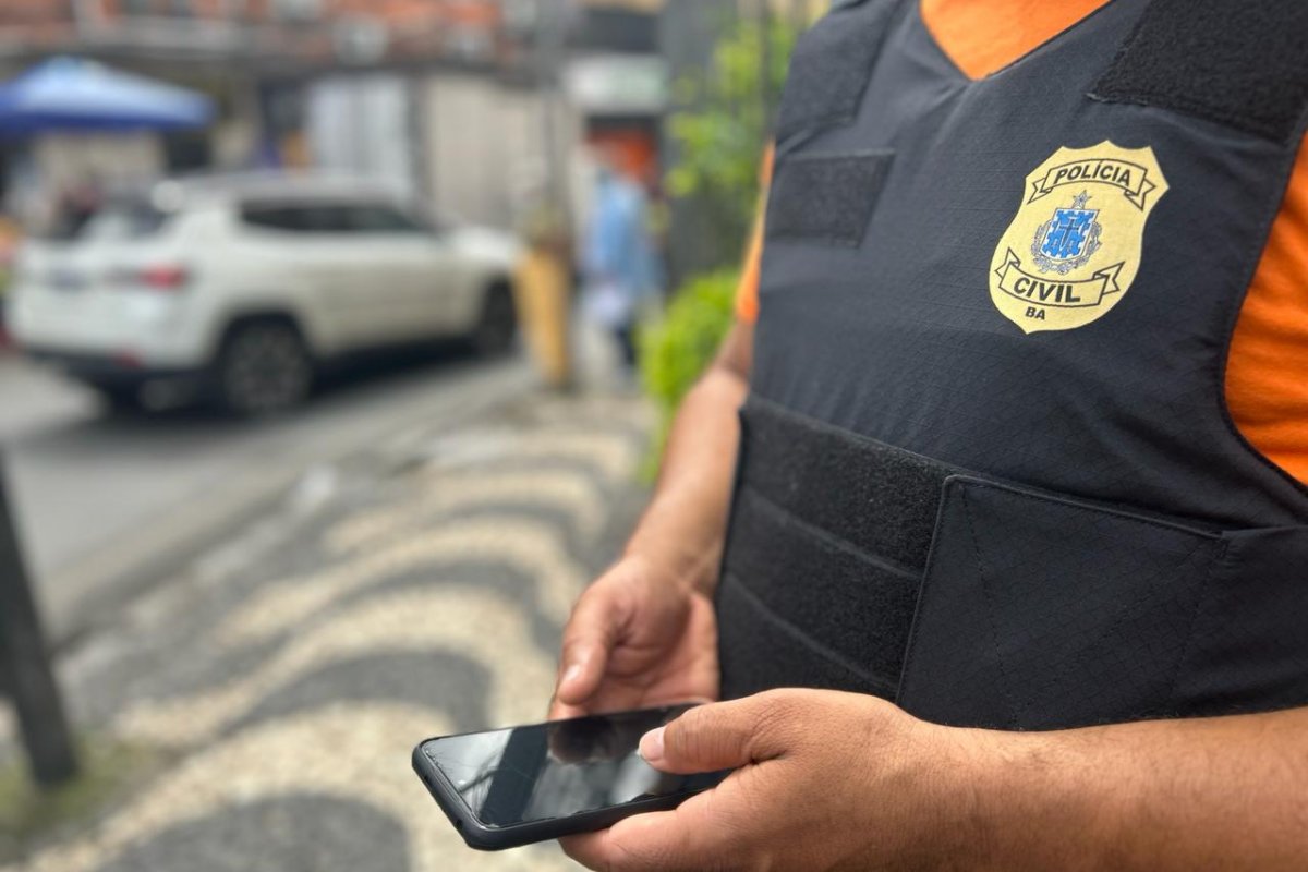 Dois homens são presos suspeitos de receptação de veículos roubados