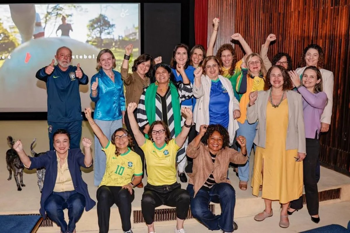 Lula e Janja se reúnem com bancada feminina e ministras depois de encontro com líderes do Congresso