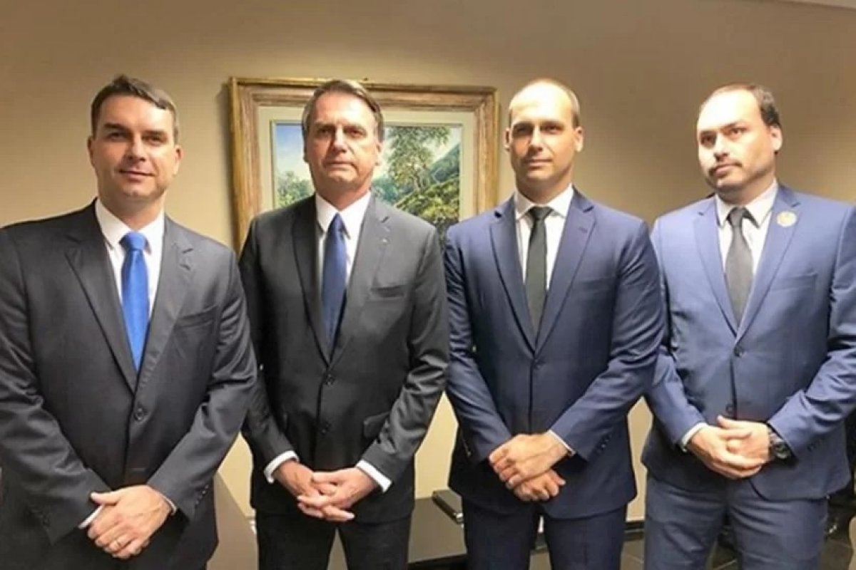 Mesmo sem envolvimento, nome da família Bolsonaro é citado em relatório da PF sobre caso Marielle