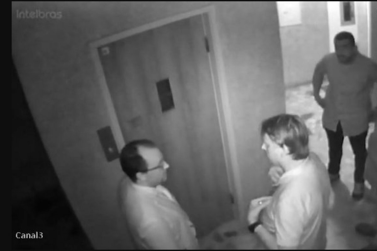 Vídeo: Bolsonaro ficou na embaixada da Hungria após apreensão de passaporte pela PF, diz jornal