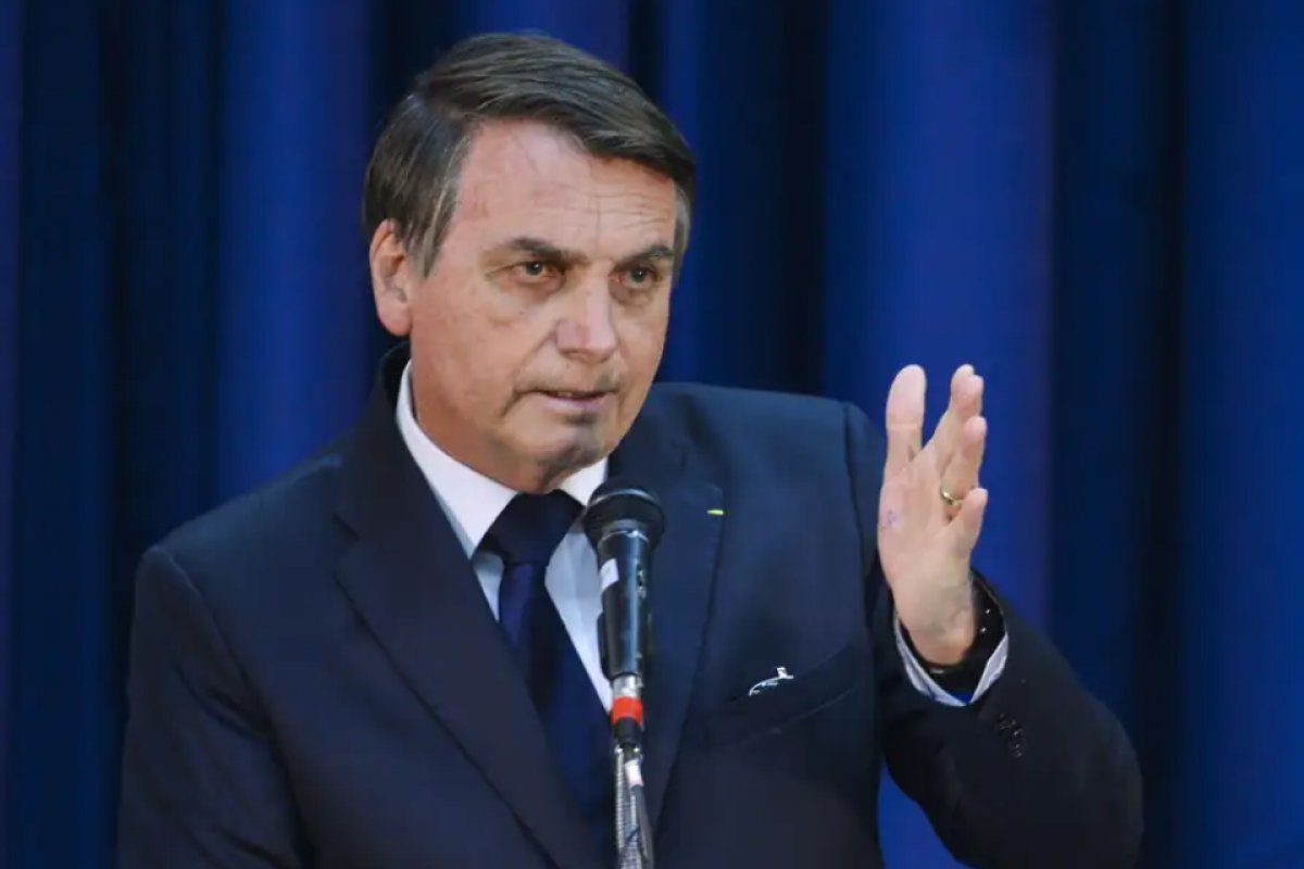 PF investigará permanência de Bolsonaro por embaixada da Hungria logo após operação