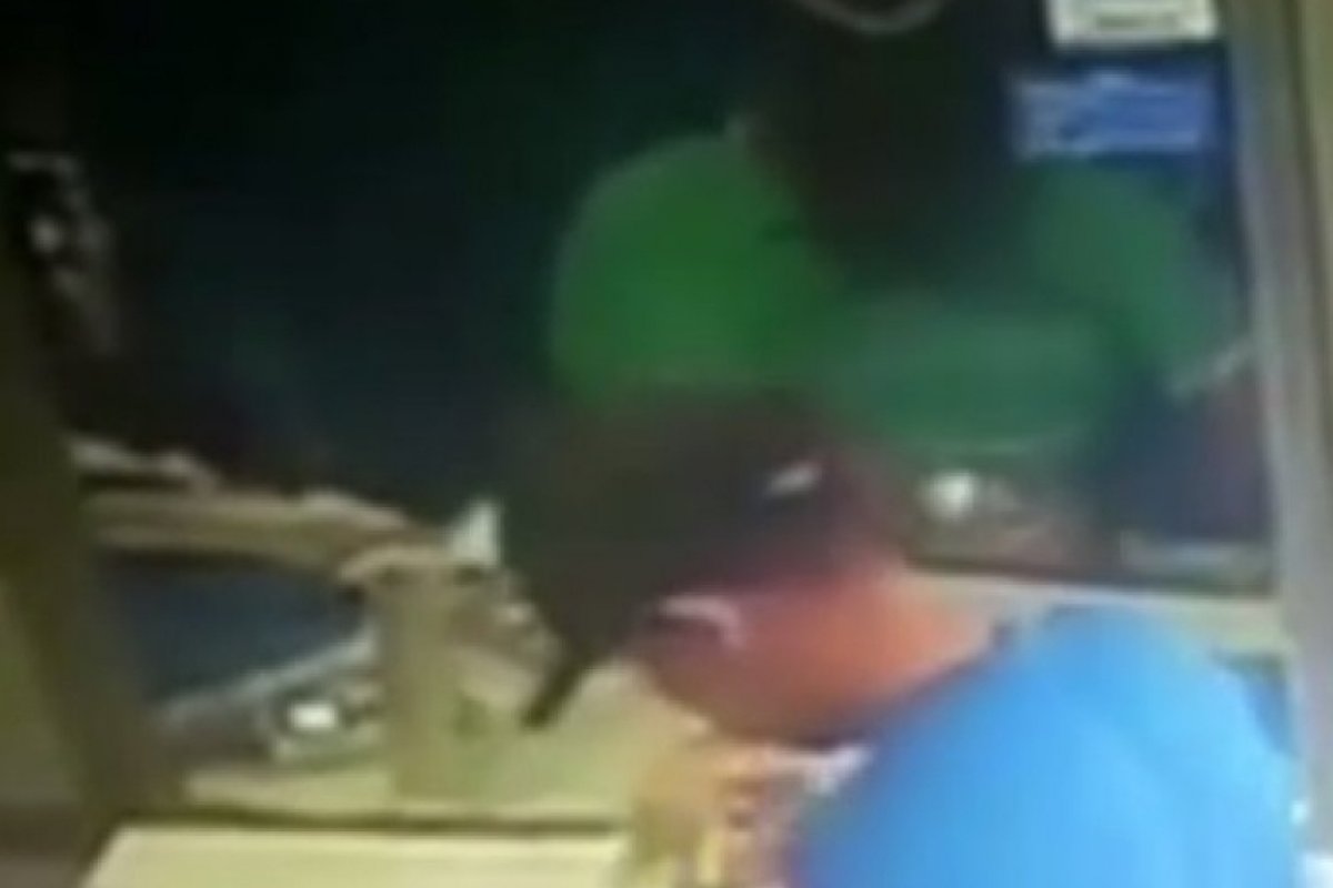 No interior da Bahia, homem assalta casa lotérica e rende clientes