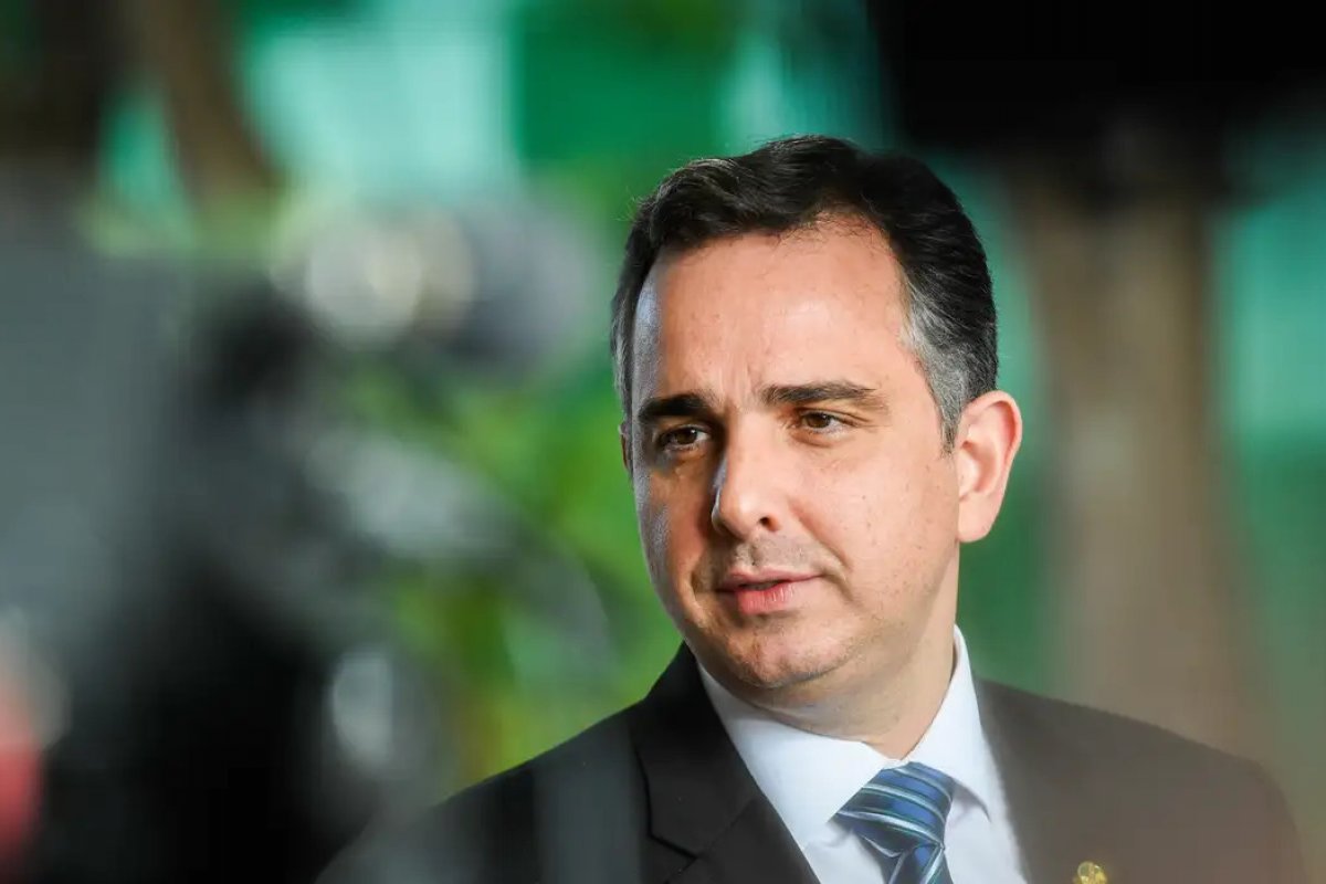 “Precisa ser apurado”, diz Pacheco sobre ida de Bolsonaro a embaixada