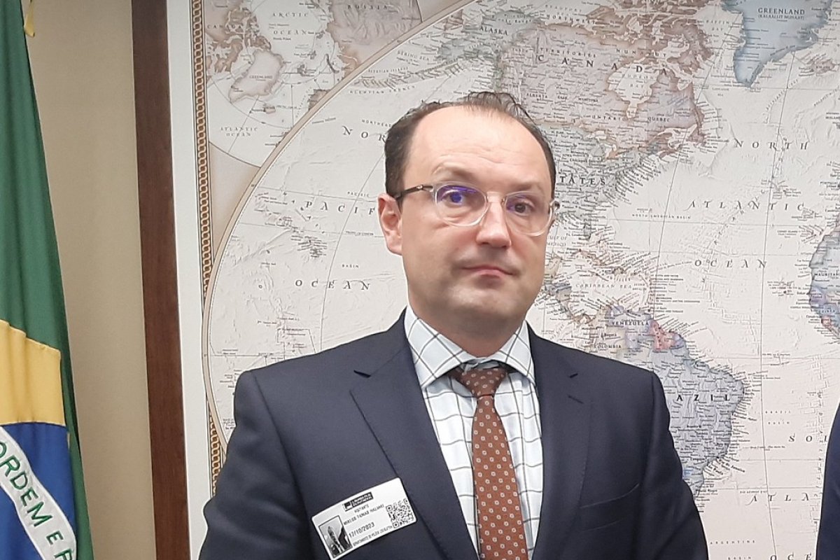 Embaixador da Hungria se recusa a dar informações sobre o caso Bolsonaro em ida ao Itamaraty