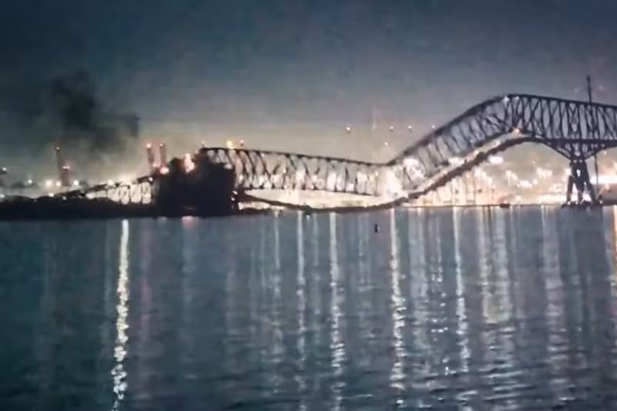 Vídeo: ponte desmorona após ser atingida por navio nos EUA