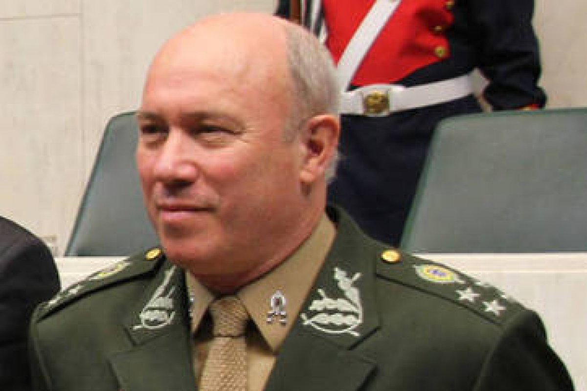 Pai de Mauro Cid depõe novamente pela Polícia Federal nesta terça-feira (26)