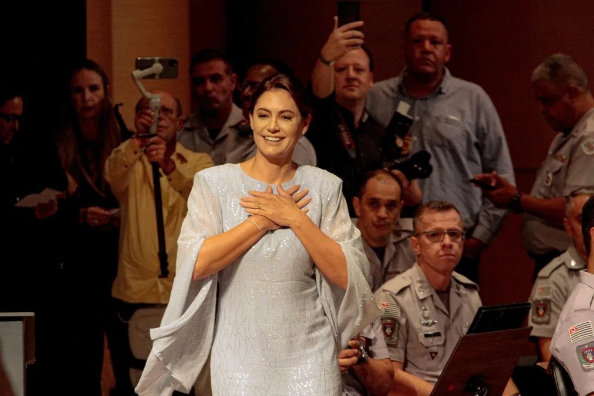 Michelle Bolsonaro reforça convite para Tarcísio de Freitas se filiar ao PL