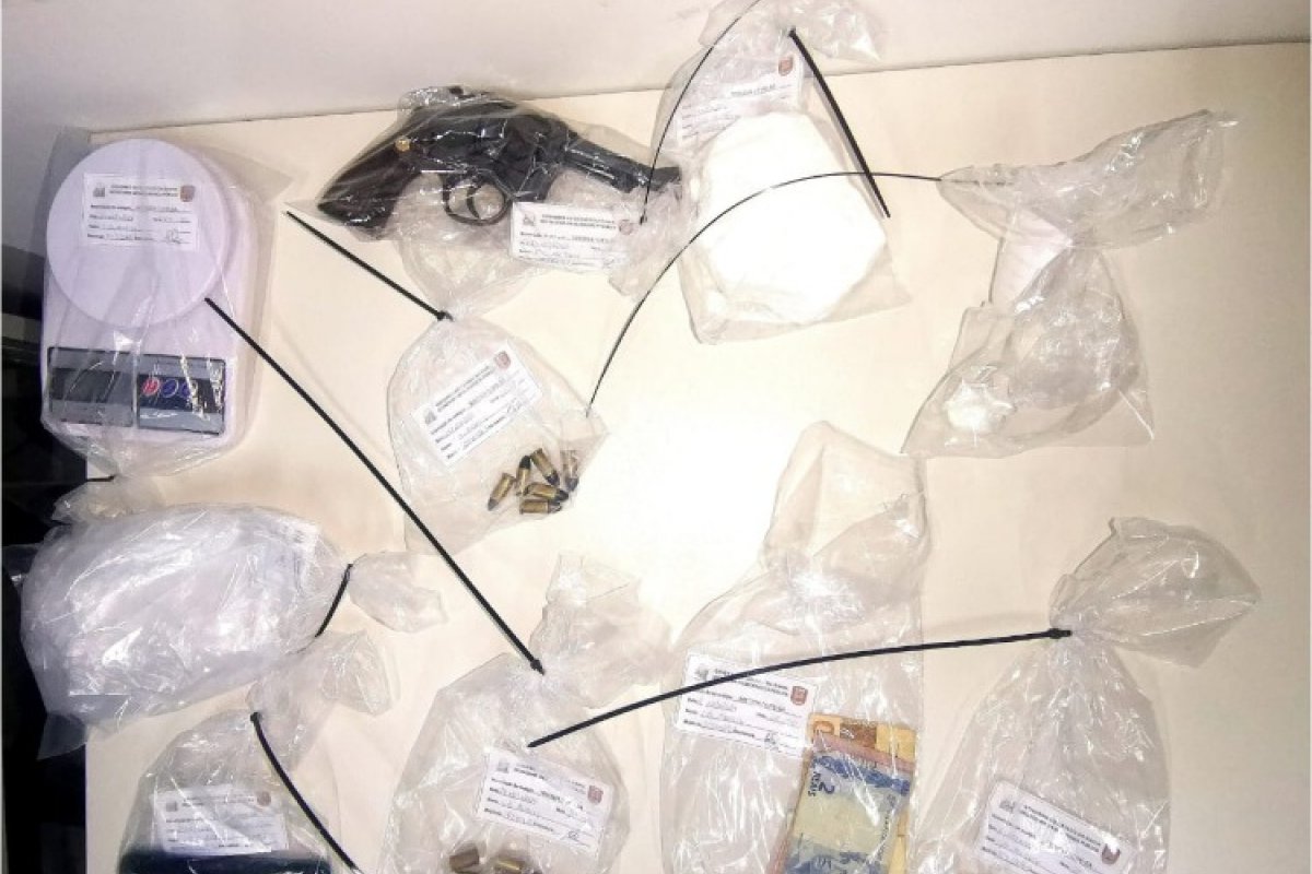 Homem é preso vendendo drogas em praça do município de Mairi