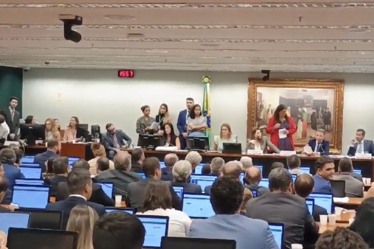 Vídeo: Deputados pedem vista da votação na CCJ e adiam análise da prisão de Chiquinho Brazão