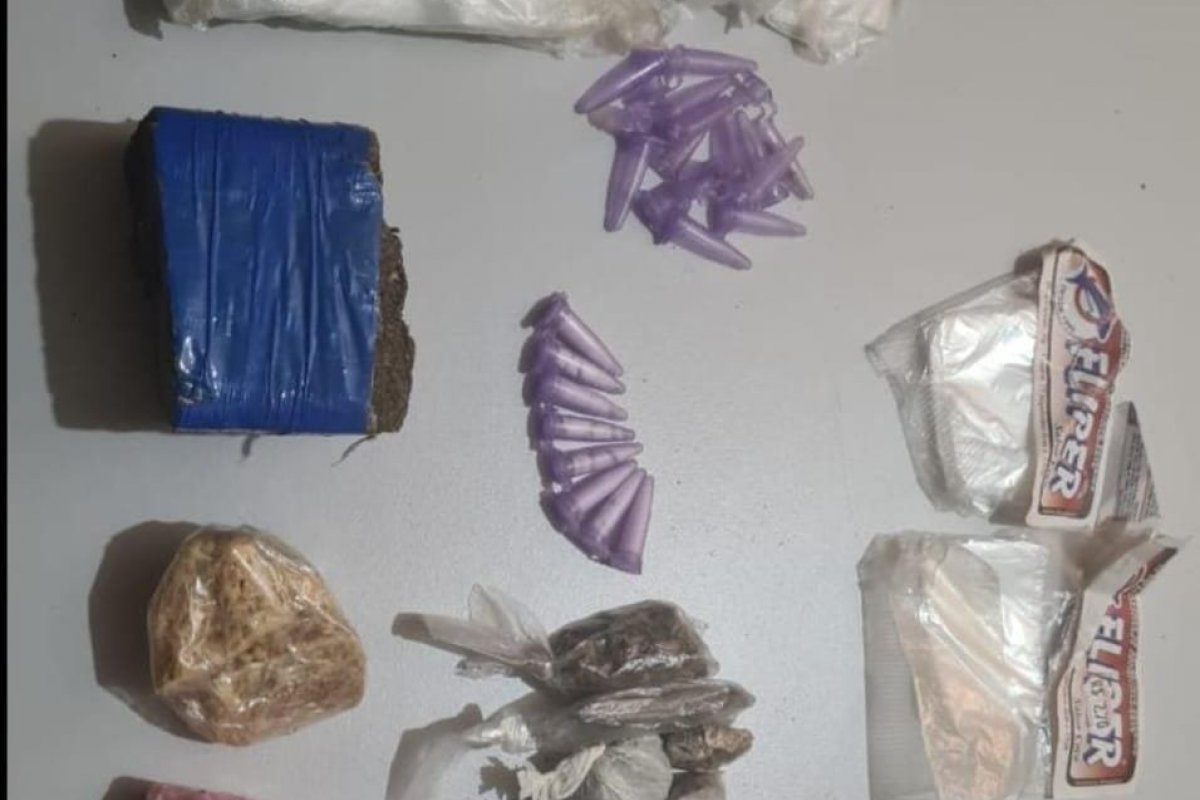 Polícia Militar apreende drogas em Condeúba