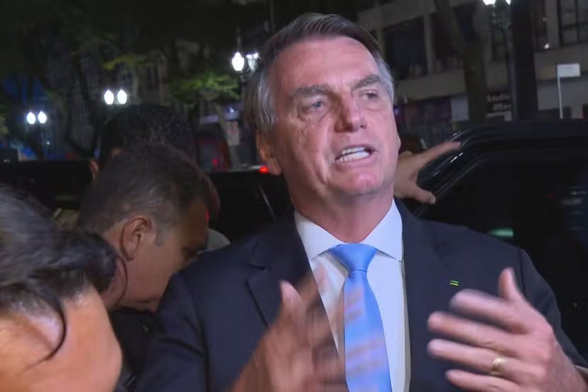 Defesa de Bolsonaro diz que vai enviar esclarecimentos sobre estadia na embaixada da Hungria ao STF