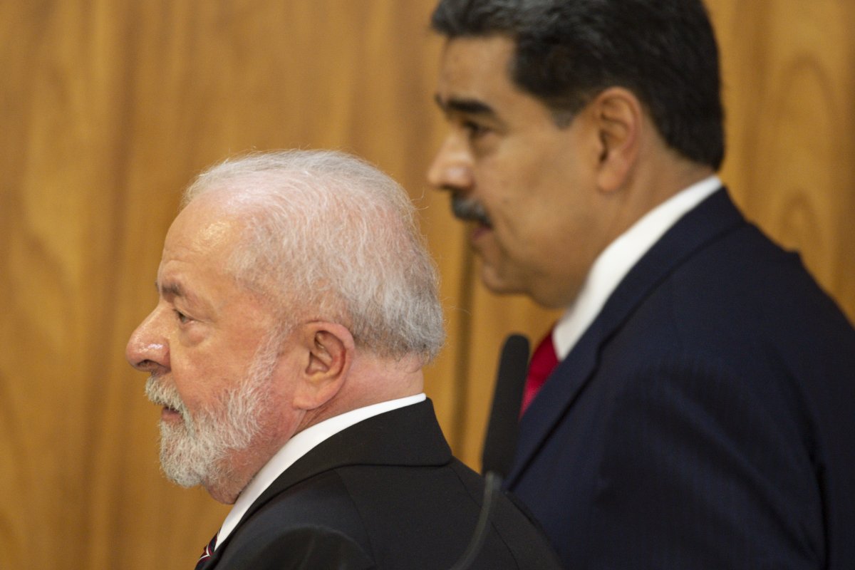 Governo Lula avisou chavistas que reagiria a bloqueio eleitoral de opositora na Venezuela
