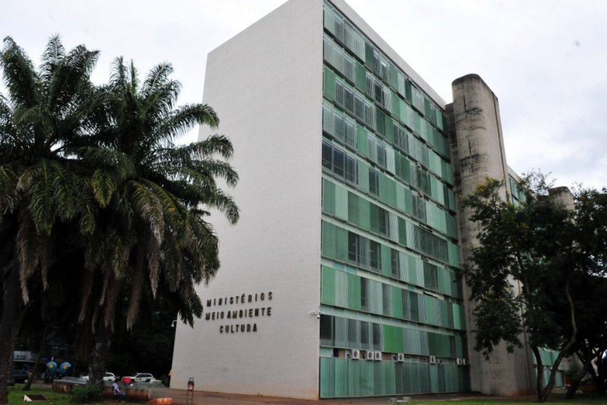 Governo realiza troca de responsável por avaliação de agrotóxicos no Ibama