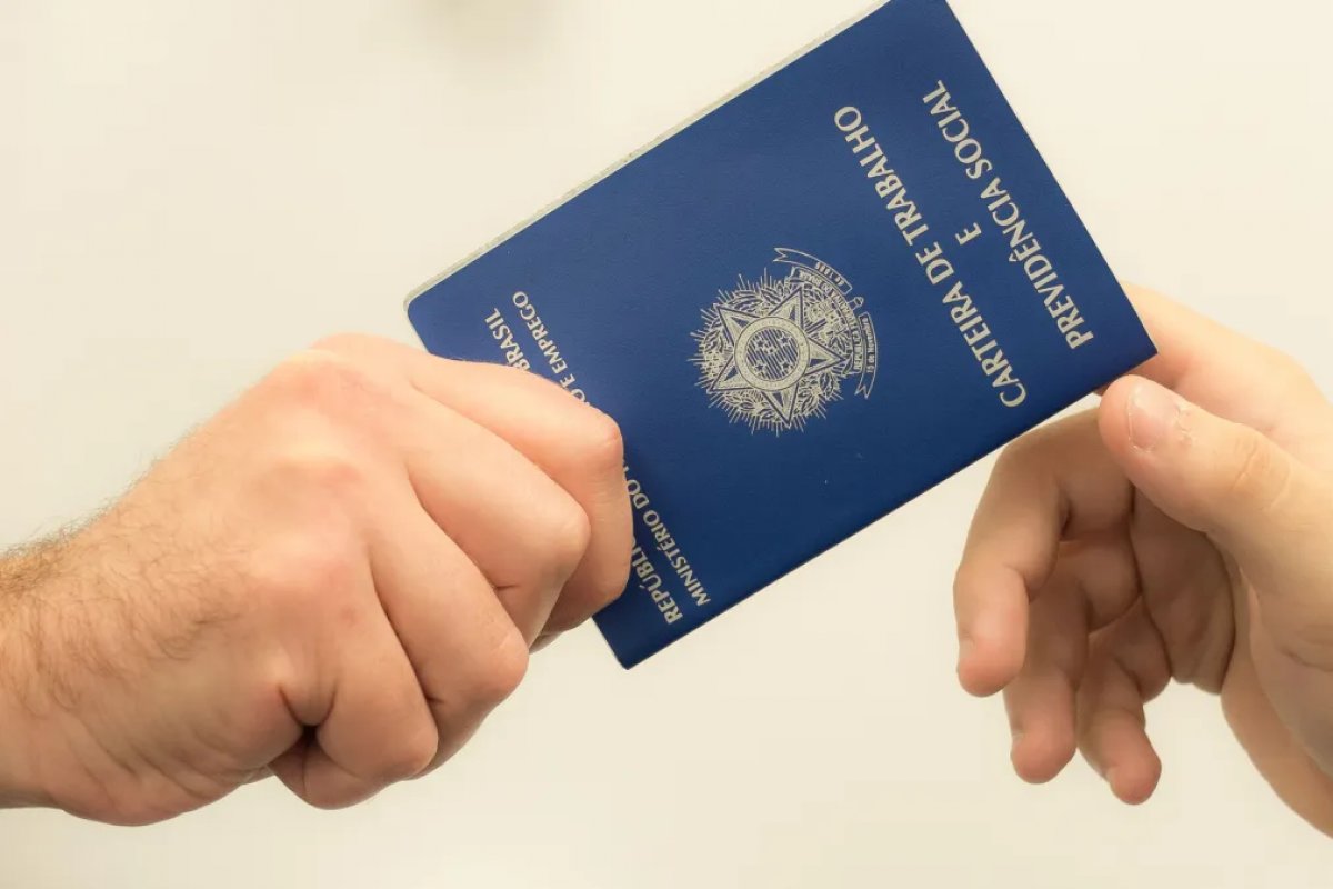 Taxa de desemprego chega a 7,8% em trimestre encerrado em fevereiro
