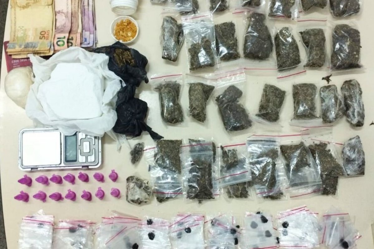 Polícia Militar apreende drogas em Itabuna