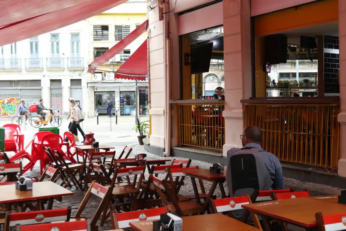 Índice de Confiança do Consumidor cresce, trazendo perspectiva de melhoria para bares e restaurantes, aponta FGV