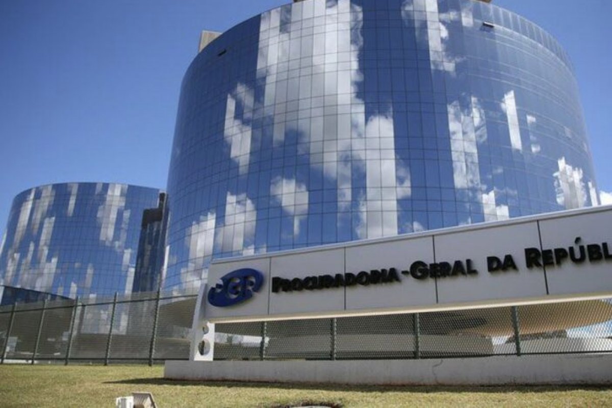 PGR não deve requerer prisão de Bolsonaro por episódio na embaixada húngara, diz site