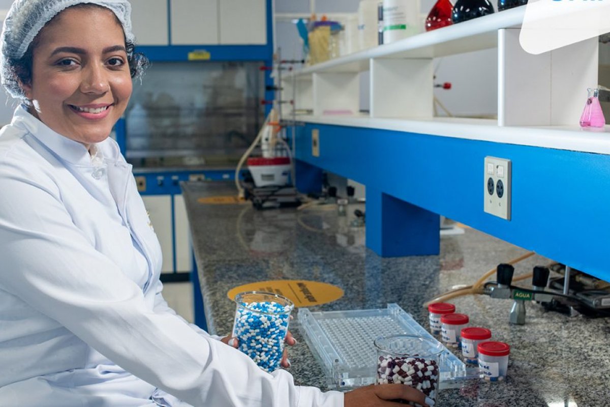 Farmácia Escola de universidade distribui medicamentos de forma gratuita em Salvador