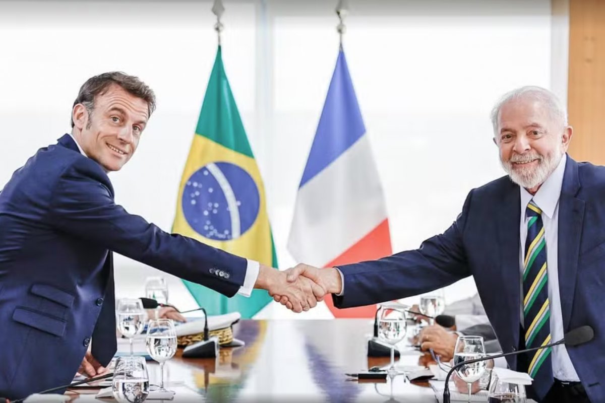 Macron cita 8 de janeiro e diz que Praça dos Três Poderes foi "maltratada pelos inimigos da democracia"