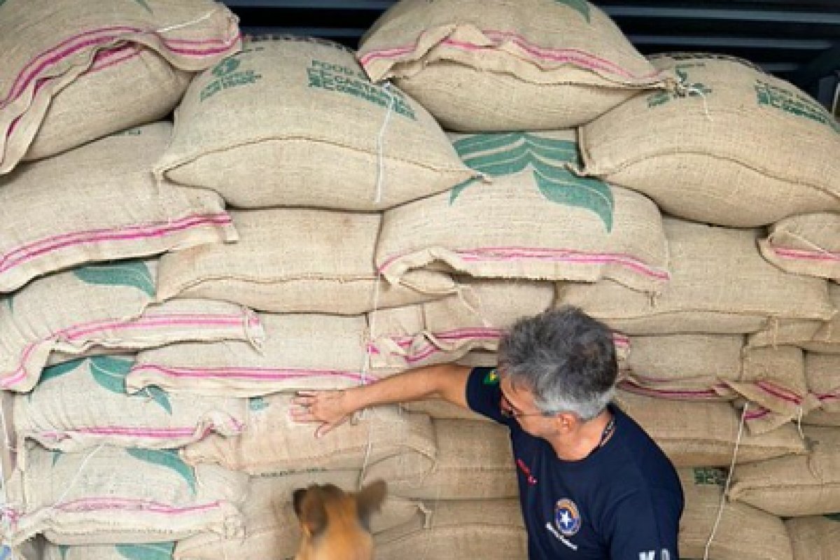 Receita Federal apreende 1,3 de tonelada de cocaína no porto do RJ