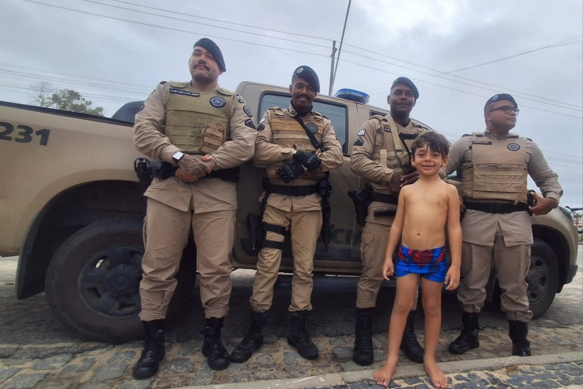 Criança perdida é encontrada pela PM em Santa Cruz Cabrália