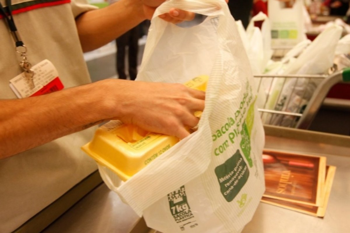 Vagas para empacotador, motorista de truck e manicure são ofertadas nesta nesta quarta (15) em Salvador