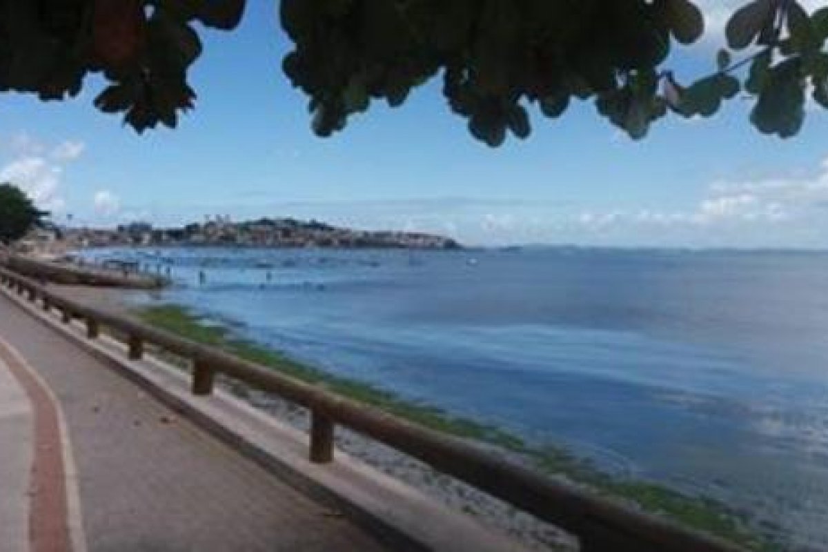 Homem morre após se afogar em praia da Ribeira, em Salvador