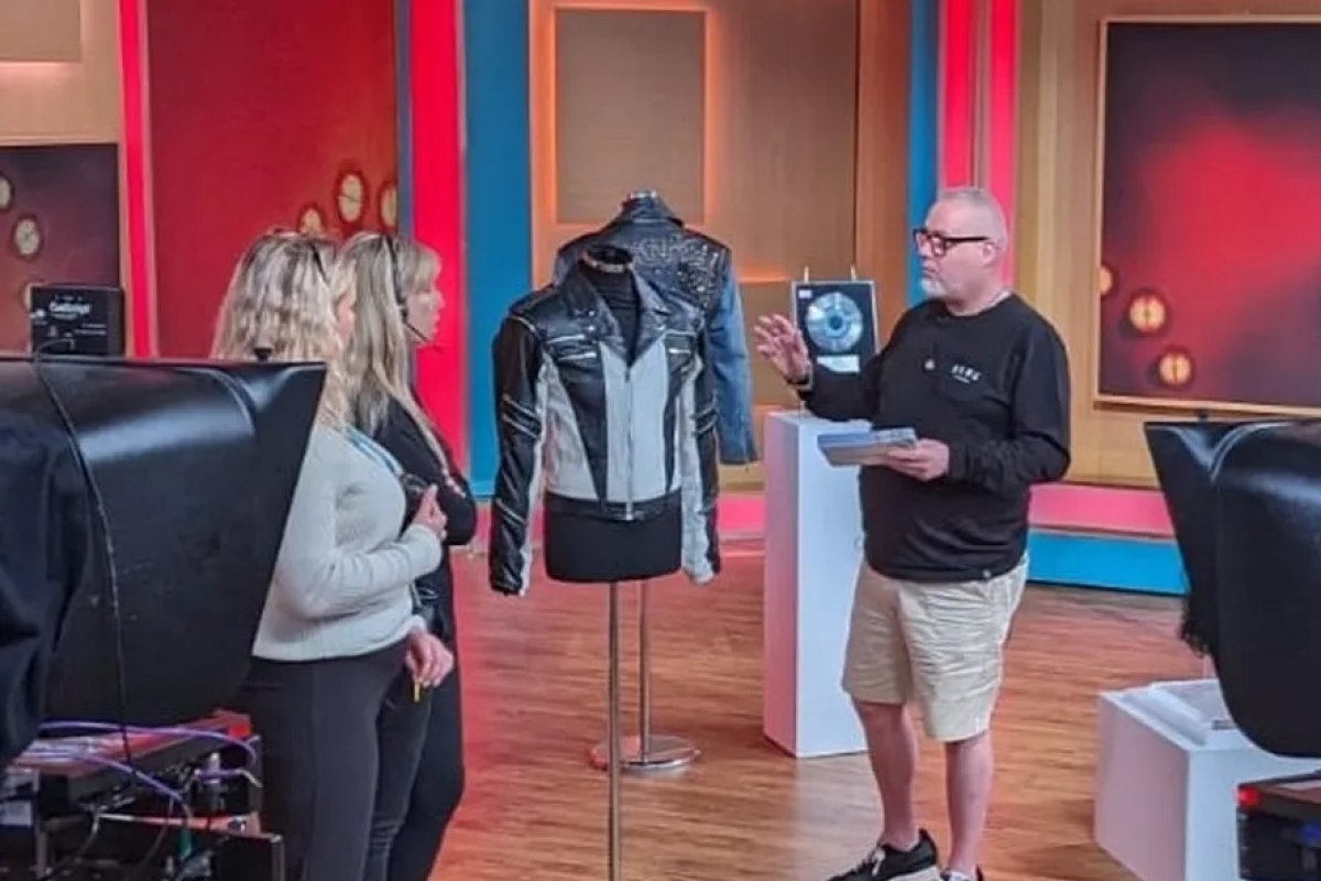 Jaqueta que pode ter sido de Michael Jackson vai a leilão por ao menos US$ 100 mil