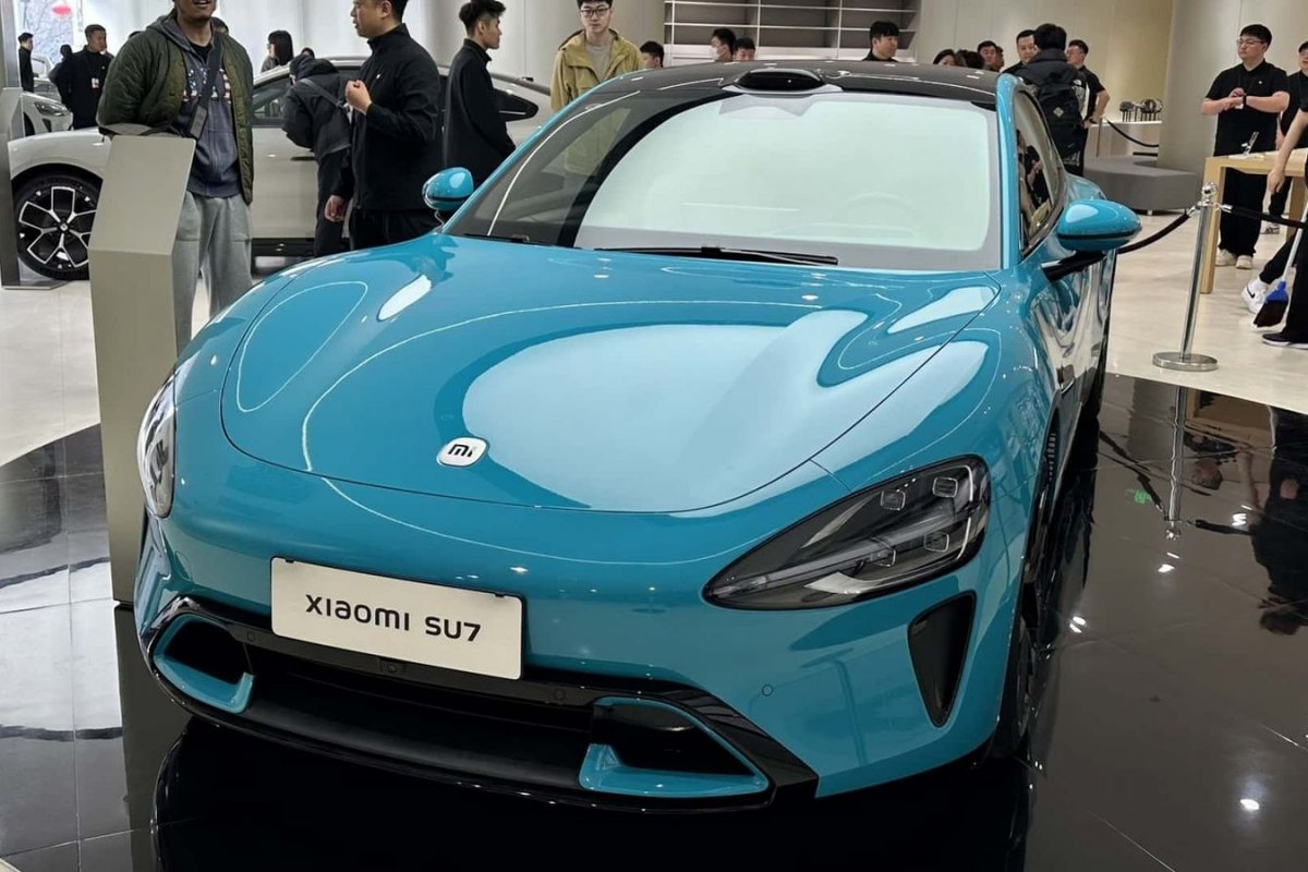 Conheça o Xiaomi SU7: sedã chinês que promete desbancar o Tesla Model 3