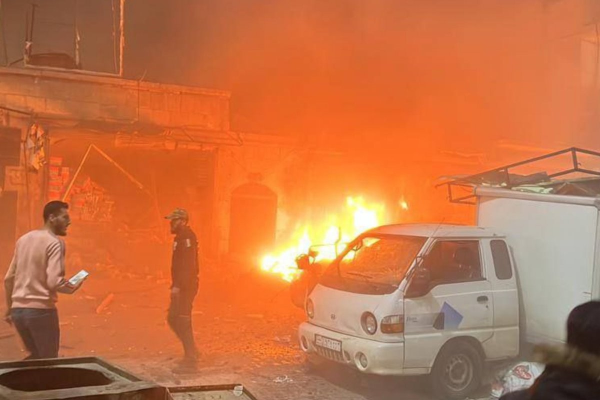 Vídeo: Explosão de carro-bomba deixa oito mortos em mercado no norte da Síria