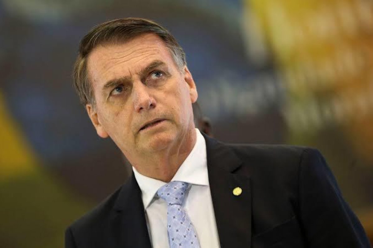 Bolsonaro anuncia reajuste no salário mínimo