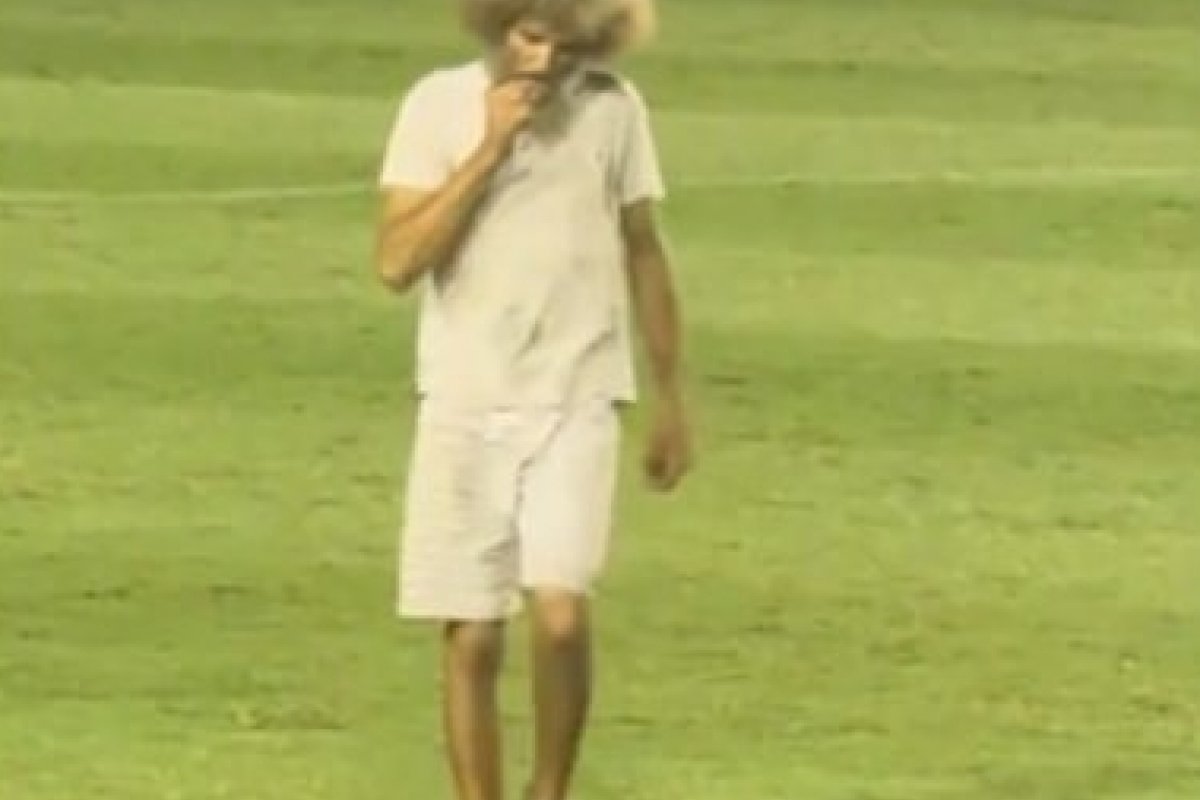 Vídeo: Homem invade campo duas vezes e é preso na final do Pernambucano