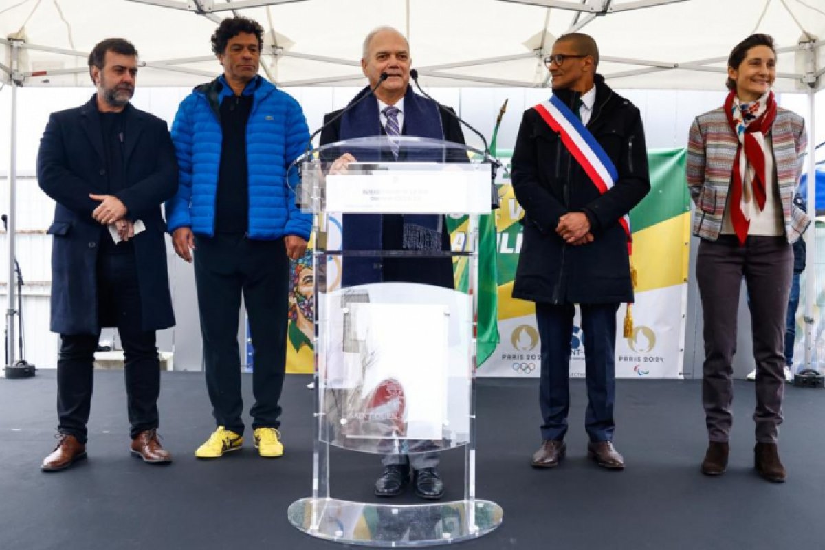 Vila Olímpica de Paris homenageia Sócrates com rua dedicada ao ex-jogador brasileiro