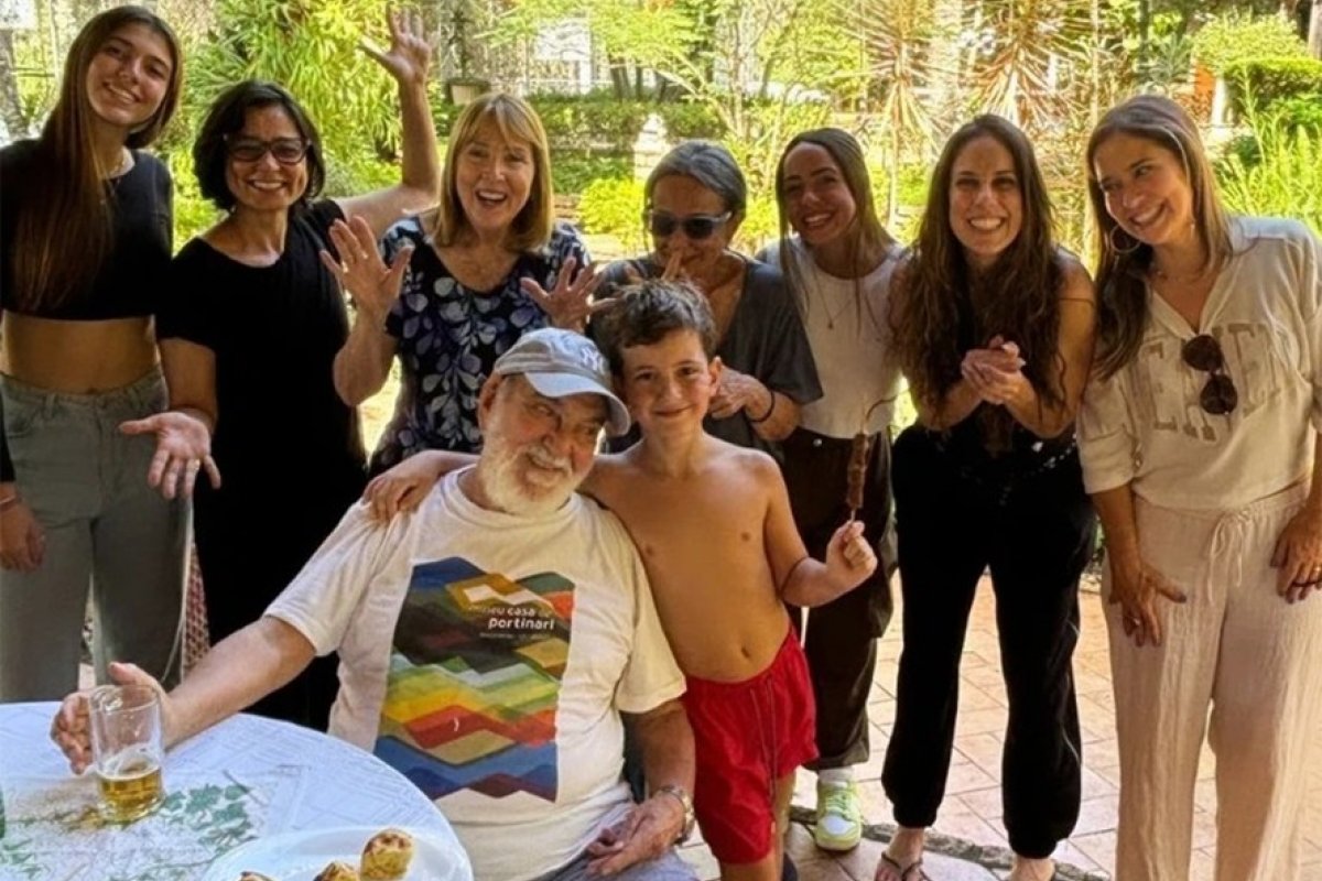 Lima Duarte celebra 94 anos de idade cercado pela família!