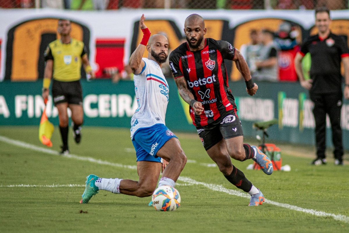 Vídeo: Em jogaço, Vitória bate o Bahia de virada e consegue vantagem para conquistar o título Baiano; confira os gols