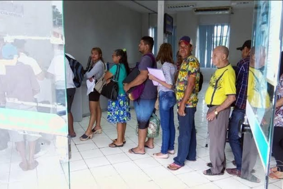 Governo vai convocar 7 mil militares da reserva para reduzir fila de processos no INSS