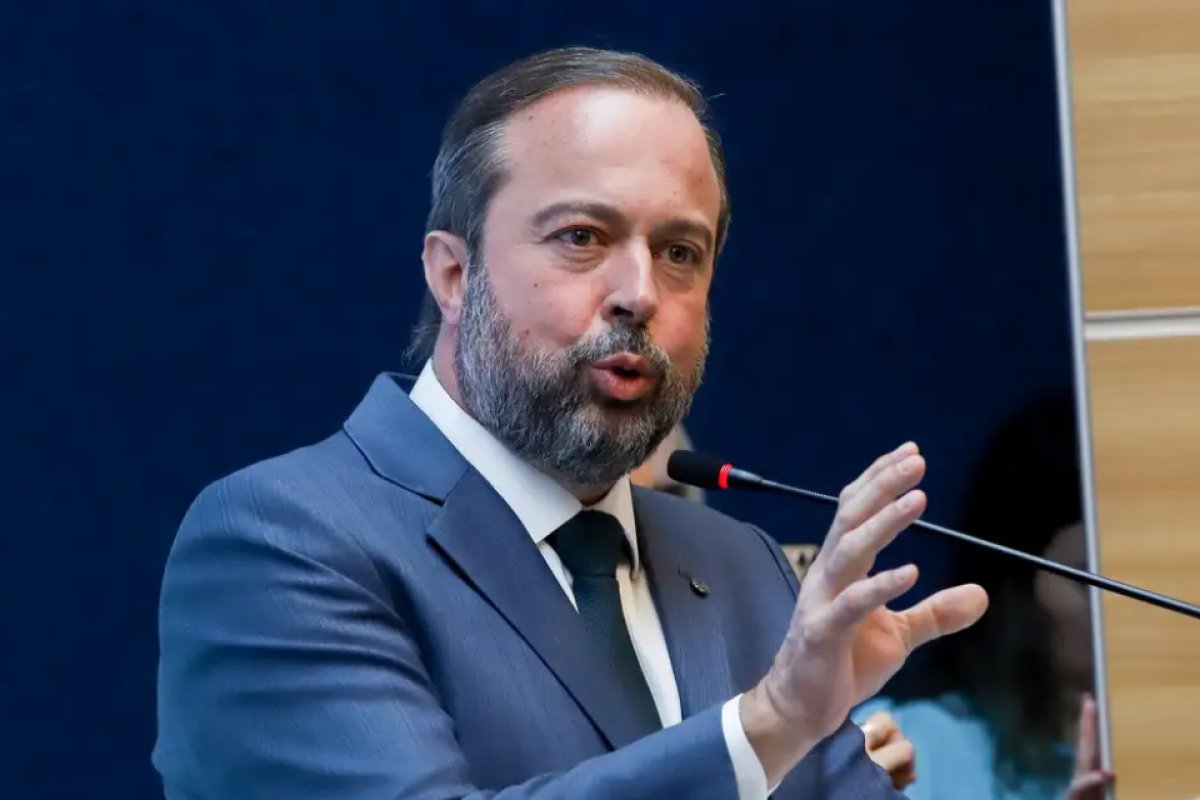 Ministro rebate secretária e defende usar fundo de R$ 33,8 bi para transição energética