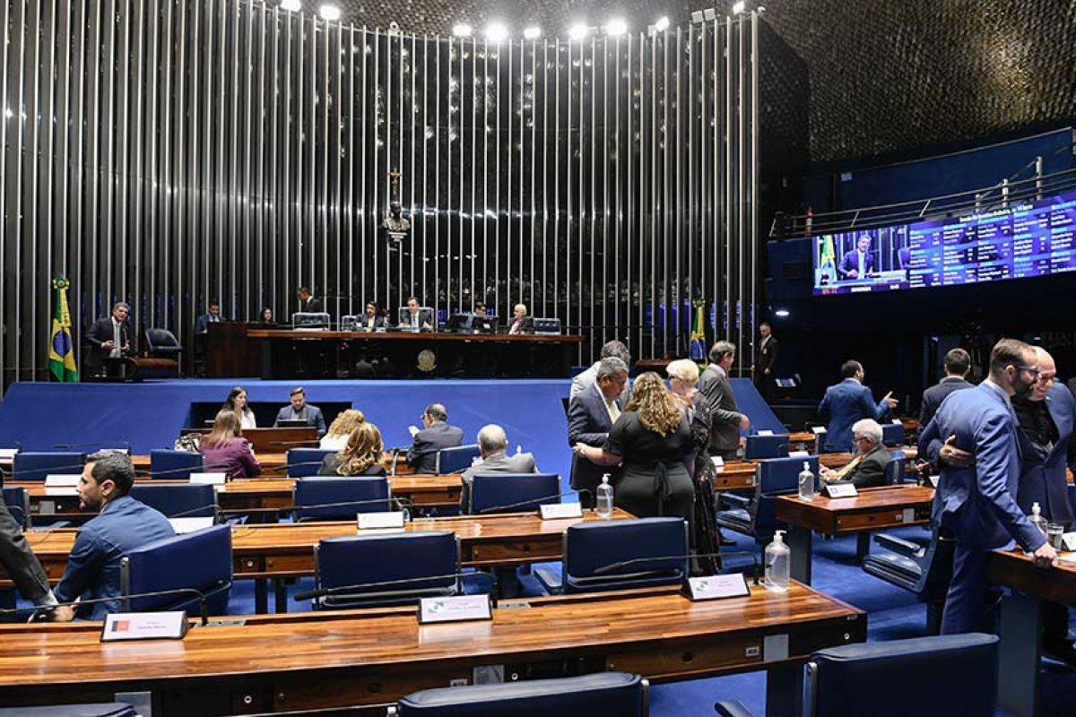 Lei que prevê adicional de especialização para servidores do TCU é sancionada