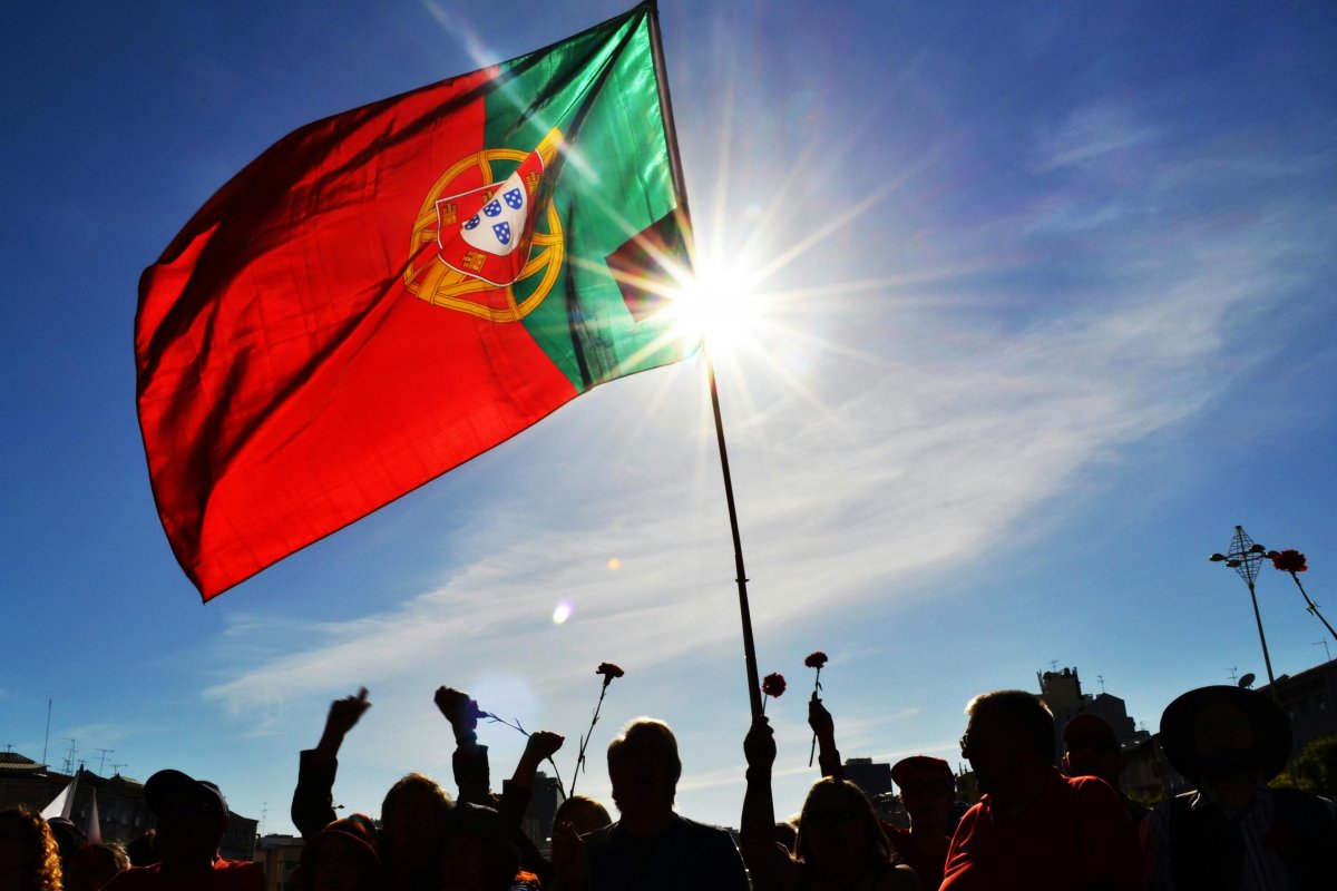 Mudança na lei da nacionalidade de Portugal que pode beneficiar brasileiros entra em vigor