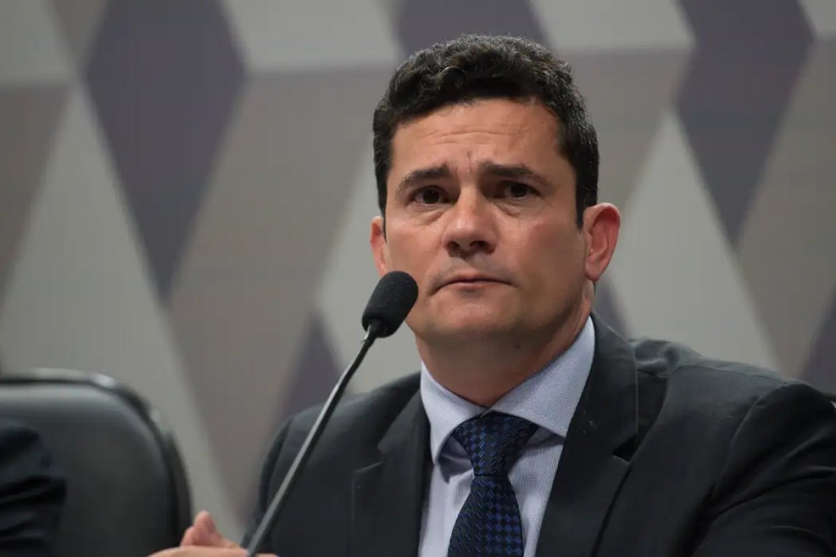 Após voto do relator, desembargador pede vista e julgamento de Moro é suspenso