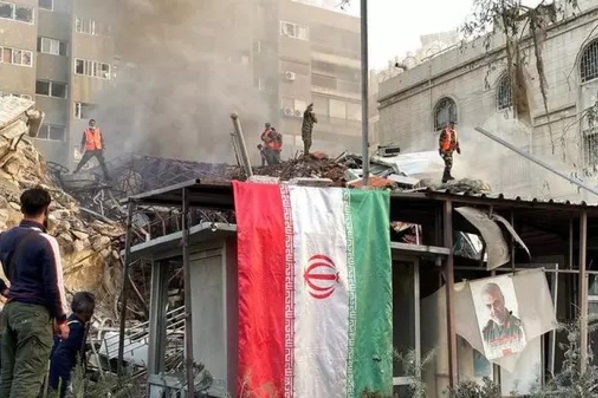 Ataque israelense destrói consulado iraniano na Síria e mata comandante da Guarda Revolucionária, diz Irã