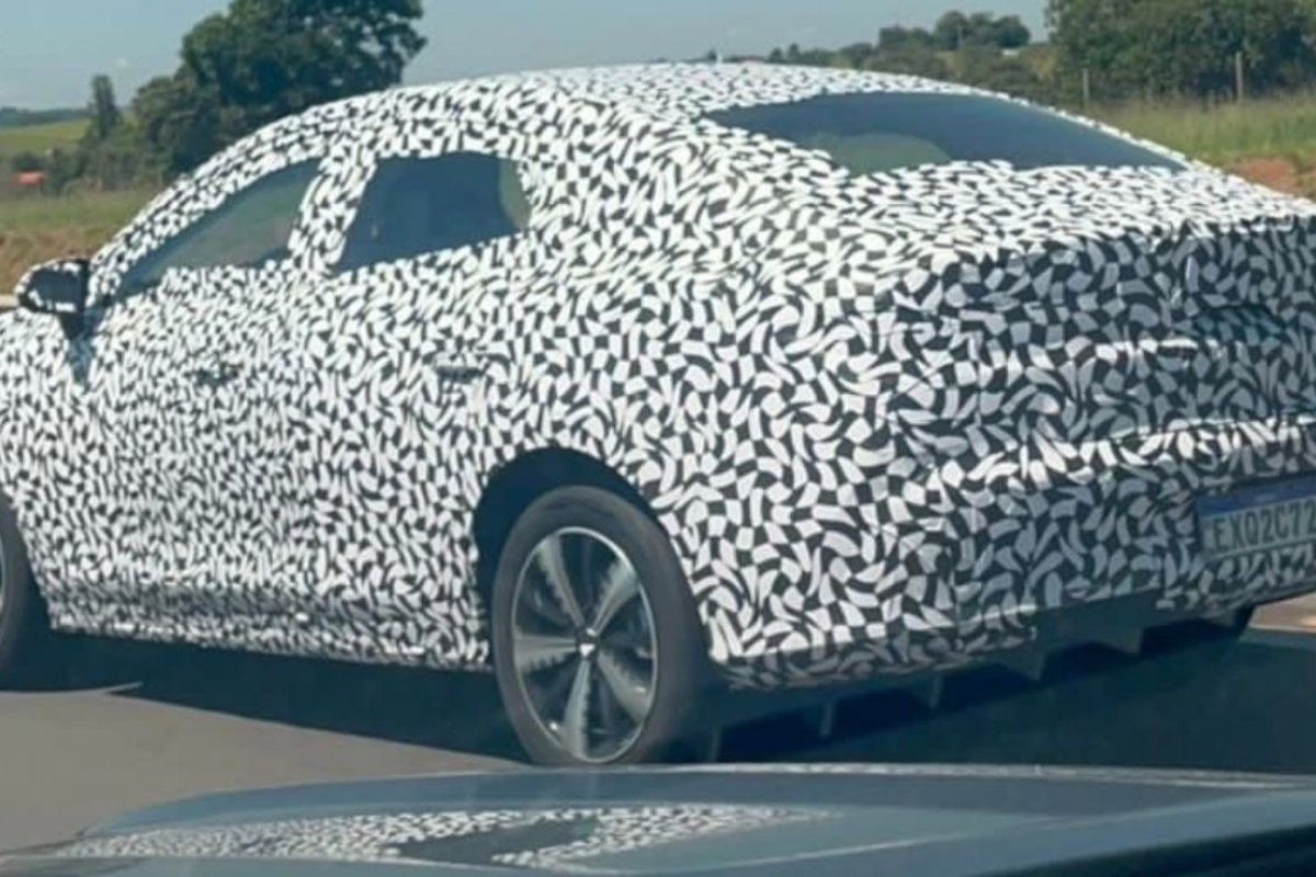 BYD roda com sedã híbrido que vem enfrentar o Corolla no Brasil